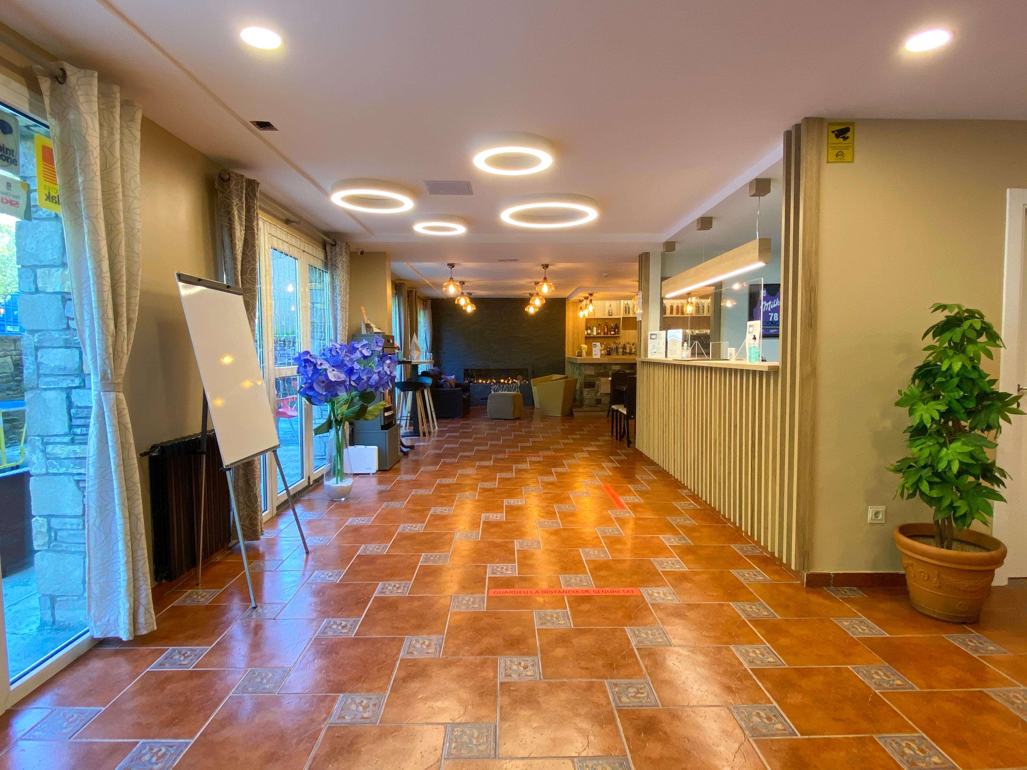 Somriu Hotel Vall Ski Incles Dış mekan fotoğraf